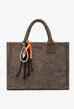 Carica l'immagine nel visualizzatore di Gallery, Shopping bag media in velluto

