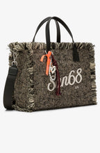 Carica l'immagine nel visualizzatore di Gallery, Shopping bag media in lana con frange
