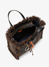 Carica l'immagine nel visualizzatore di Gallery, Shopping bag media in lana con frange
