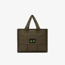 Carica l&#39;immagine nel visualizzatore di Gallery, Shopping bag midi Cali in nylon trapuntato
