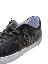 Carica l&#39;immagine nel visualizzatore di Gallery, Sneakers in pelle nera  dettagli stampa zebra nero/platino
