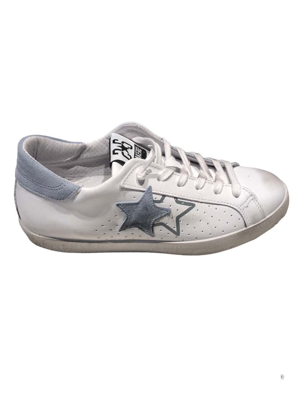 Sneakers in pelle bianca con dettagli in suede grigio