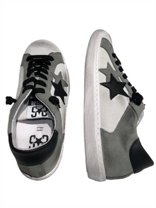 Sneakers in suede grigio chiaro con dettagli  grigio scuro/nero